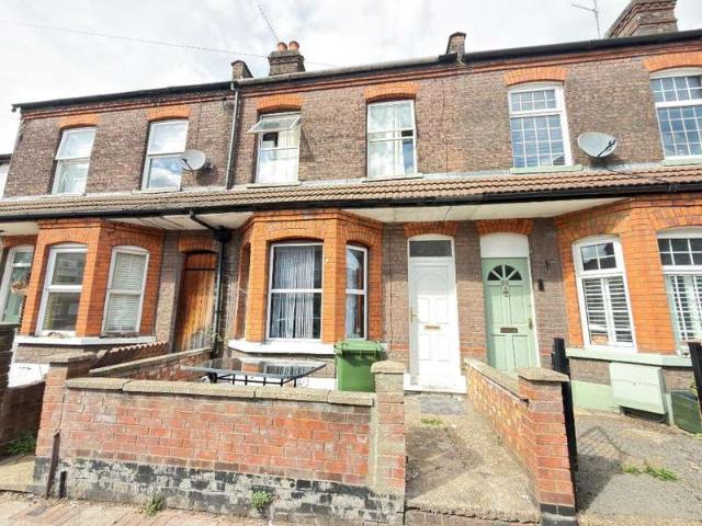 Cottage for sale in Spring Park, Luton
