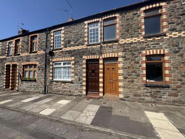 Cottage for sale in Gwaelod-y-garth, Wales