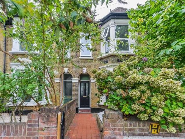 Cottage for rent in Leyton, Leyton
