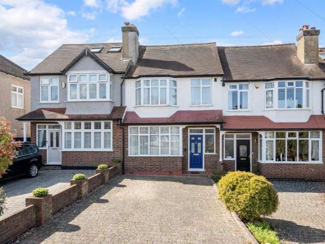 Cottage for sale in Worcester Park, Greater London