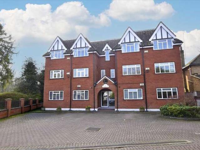 Flat for sale in Bushey Heath, Hertfordshire