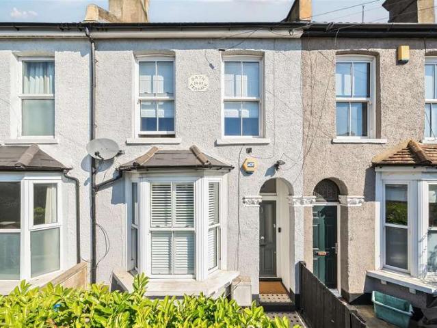 Terraced House for sale in Kingston Upon Thames, Norbiton
