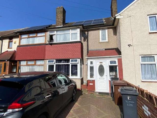 Cottage for sale in Scrattons Farm, Greater London