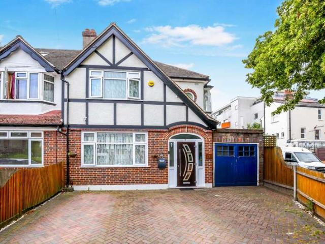 Cottage for sale in Wallington, Greater London