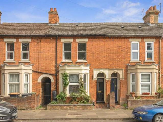 Cottage for sale in Castle, Bedford