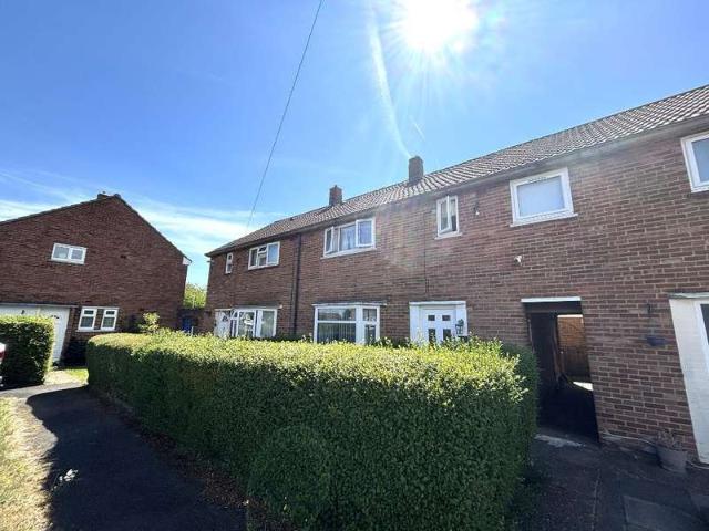 Cottage for sale in Spring Park, Luton