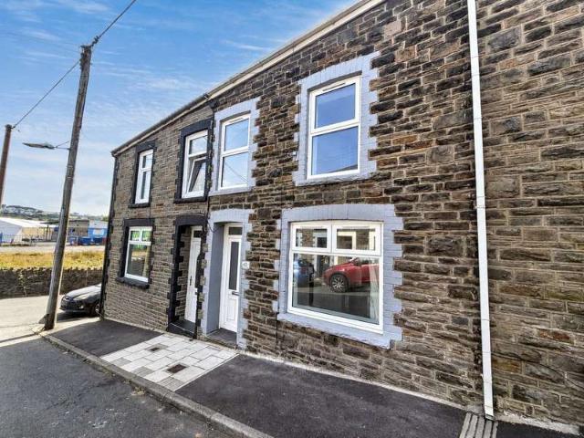 Cottage for sale in Treharris