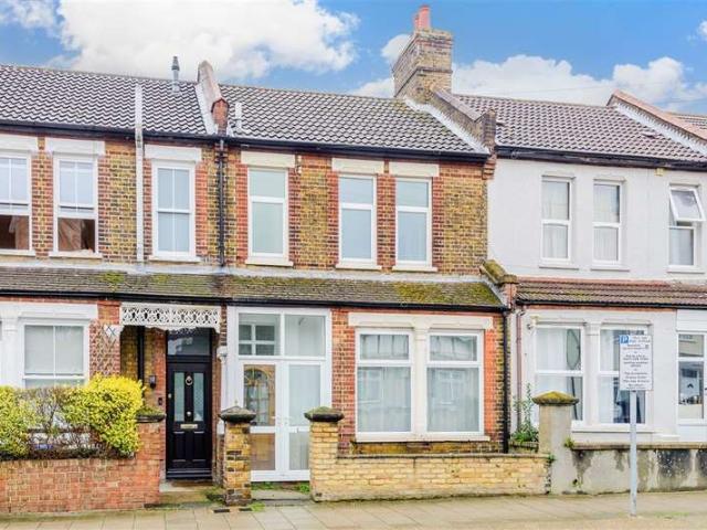 Cottage for sale in Belle Grove, Greater London