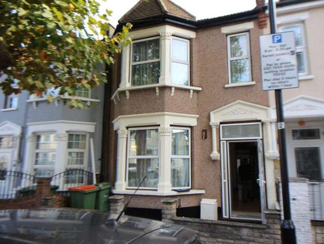 Cottage for sale in London Borough of Newham, Greater London