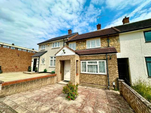 Cottage for sale in London Borough of Havering, Greater London