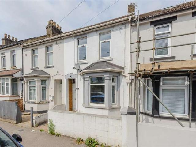 Cottage for sale in Strood