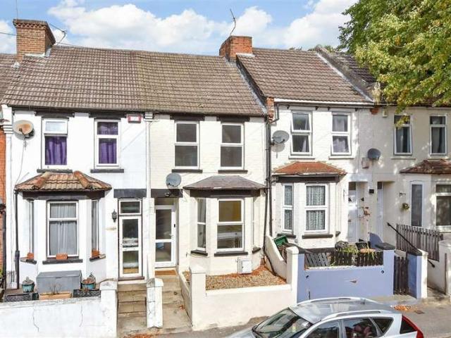 Cottage for sale in Strood