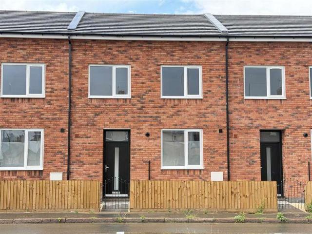 Cottage for sale in Northfields, Leicester