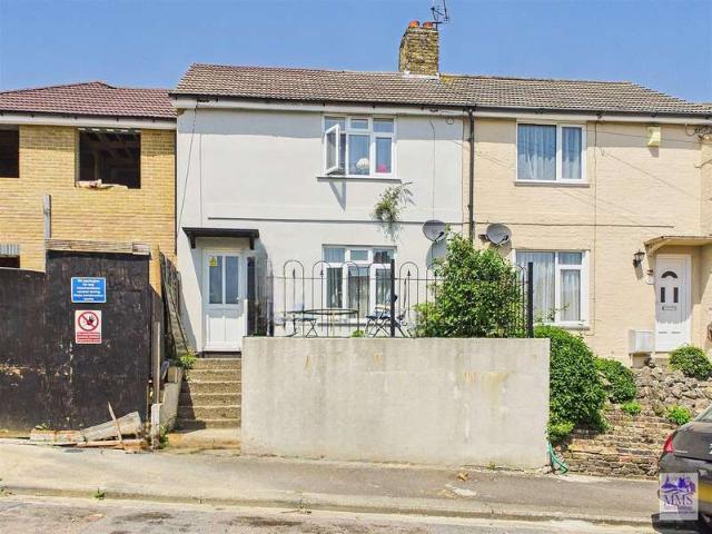 Cottage for sale in Strood