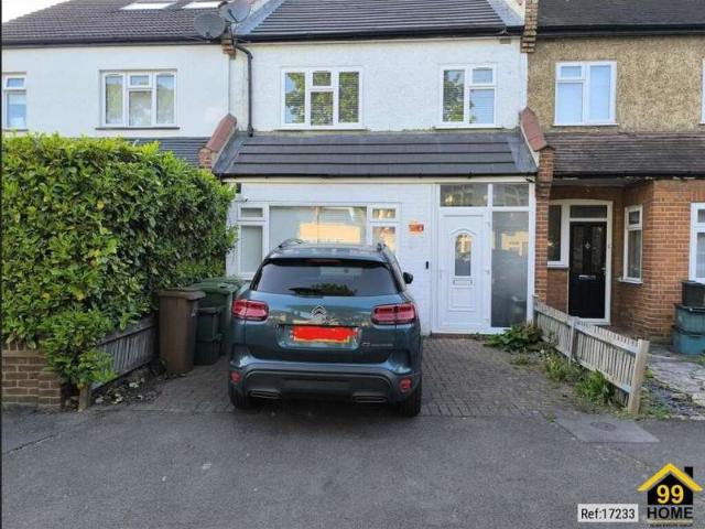 Cottage for sale in Hackbridge, Greater London