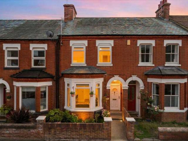 Cottage for sale in Wolverton and Greenleys, Old Wolverton
