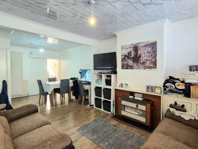 Cottage for sale in Holywell Estate, Watford