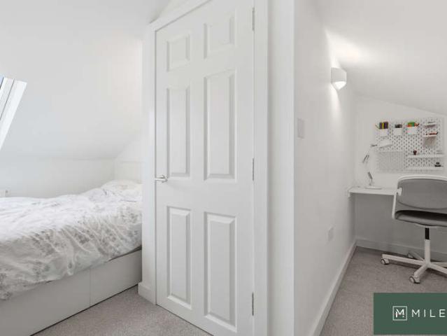 Cottage for rent in London Borough of Ealing, Park Royal
