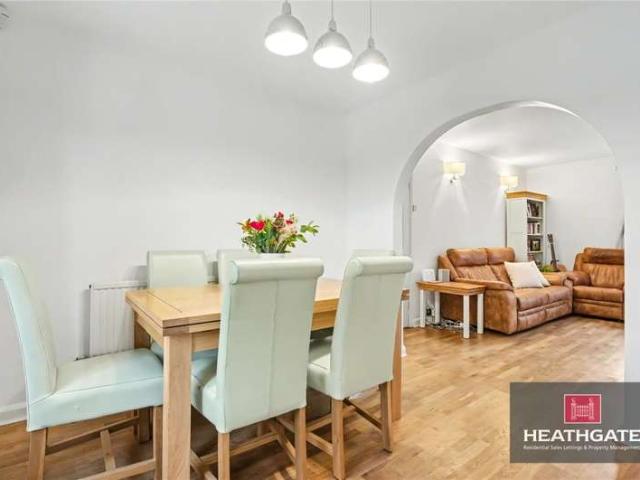 Cottage for sale in Temple Fortune, Greater London