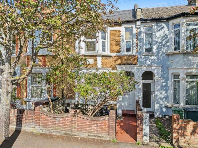 Cottage for sale in London Borough of Waltham Forest, Greater London