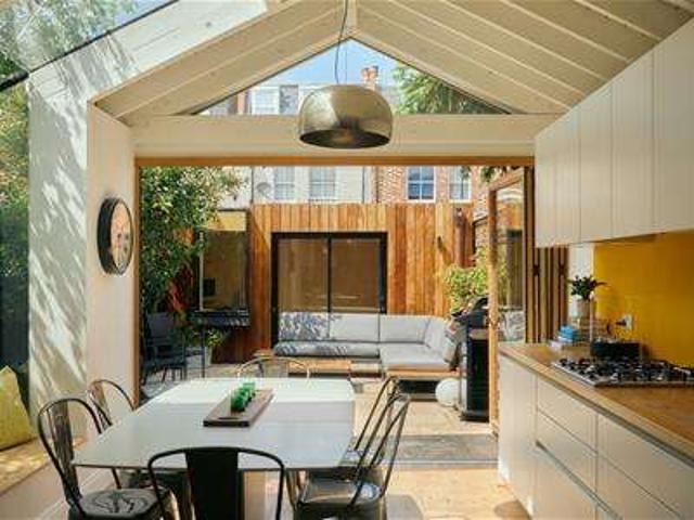 Cottage for sale in London Borough of Hounslow, Strand