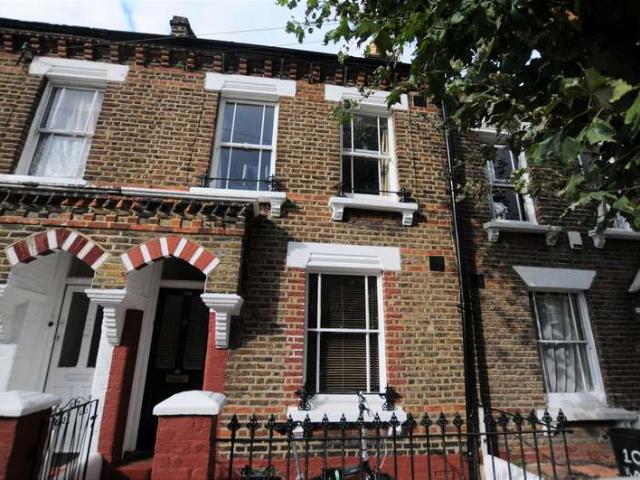 Cottage for rent in Kensal Town, Greater London