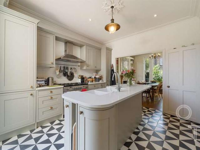 Terraced House for sale in Finsbury Park, Stroud Green