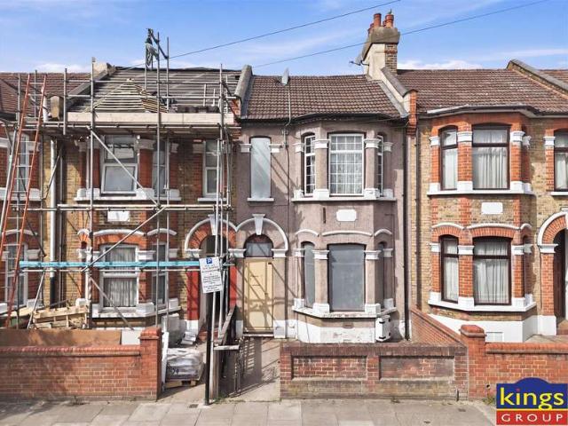 Cottage for sale in Upton, Greater London