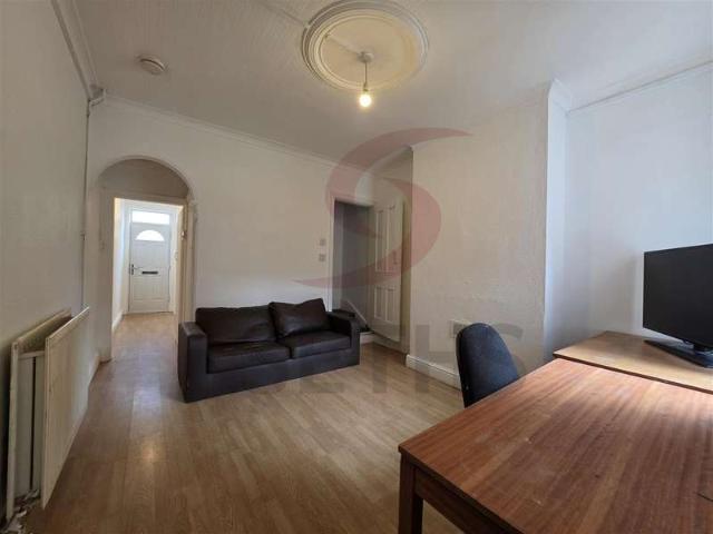 Cottage for sale in Bede Island, Leicester