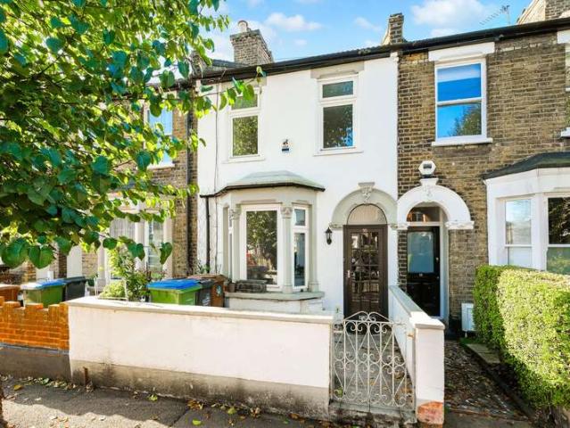 Cottage for sale in Leytonstone, Greater London