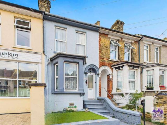 Cottage for sale in Strood