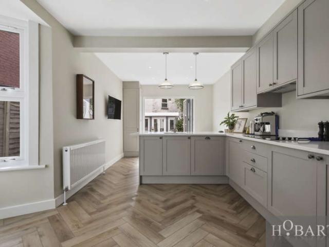 Cottage for sale in Palmers Green, Greater London