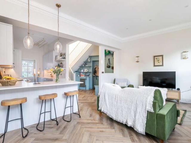Apartment for sale in Dollis Hill, Greater London