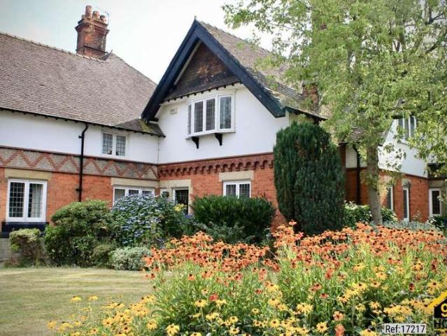 Cottage for sale in Lower Bebington, Port Sunlight