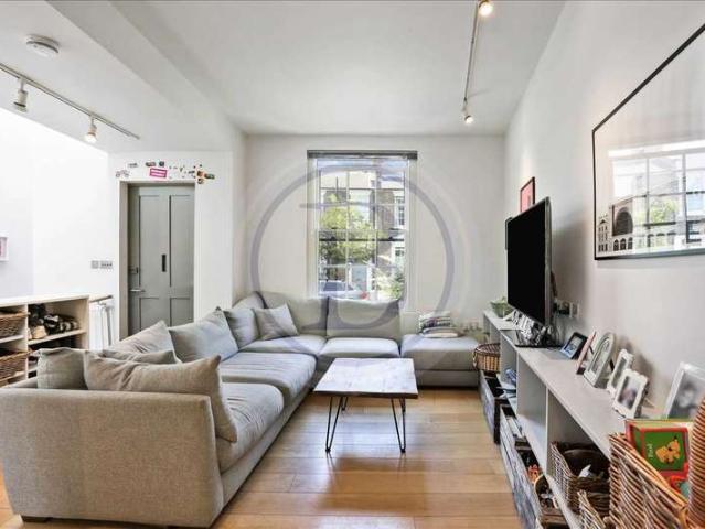Cottage for sale in Holloway, Greater London