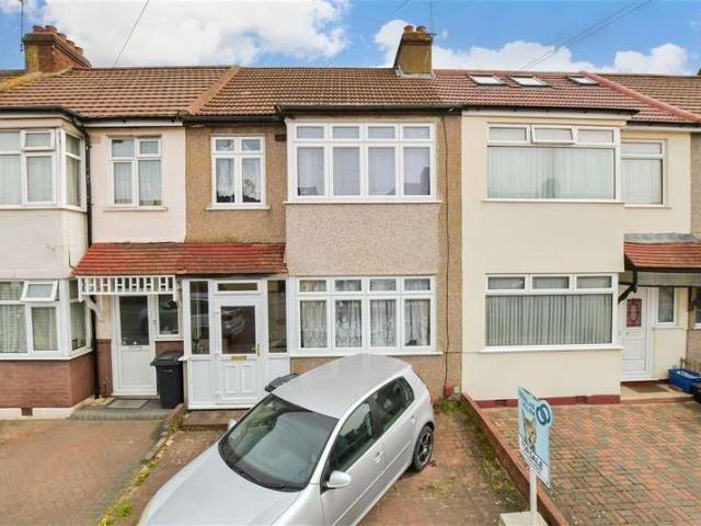 Cottage for sale in London Borough of Redbridge, Greater London
