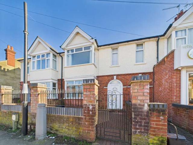 Cottage for rent in Reading