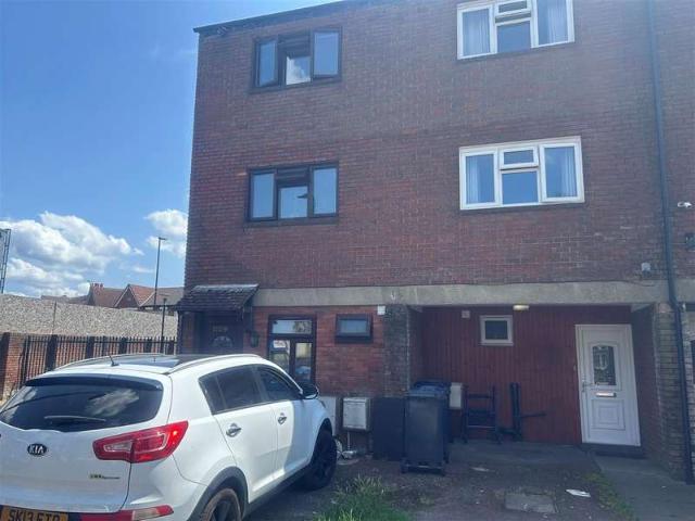 Cottage for sale in London Borough of Ealing, Greater London