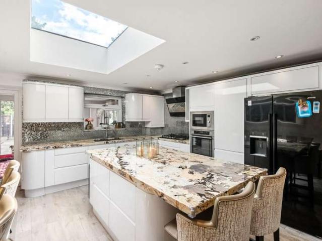 Cottage for sale in Yeading, Greater London