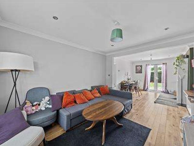 Cottage for sale in London Borough of Merton, Mitcham