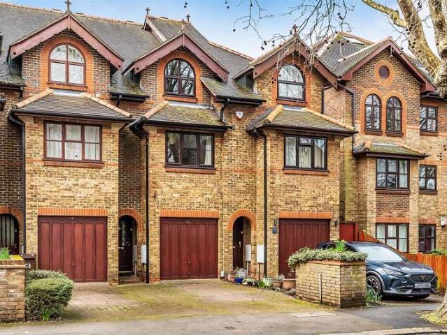 Cottage for sale in Greater London