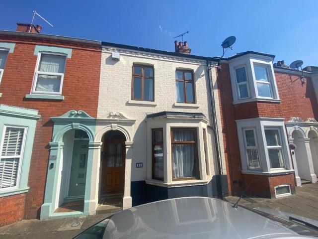 Terraced House for rent in Abington