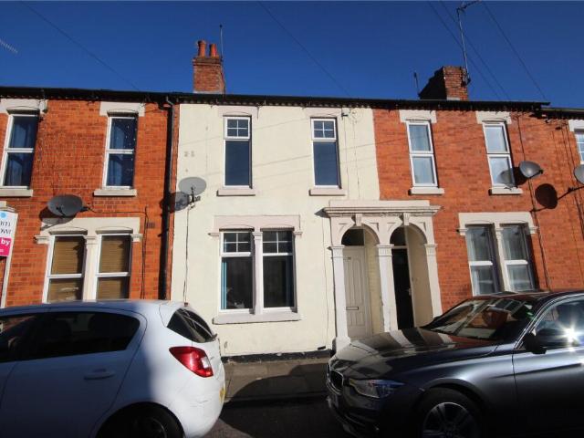 Terraced House for rent in Northampton