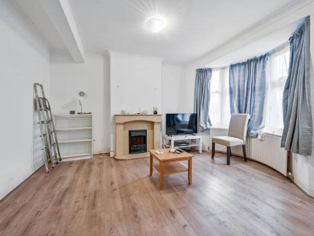 Terraced House for rent in Woolwich