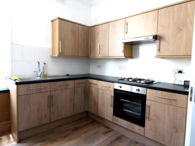 Cottage for rent in Lyons, Greater London
