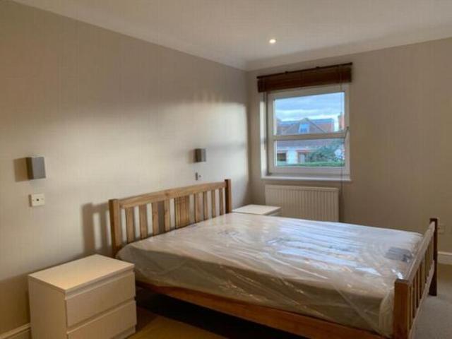 Cottage for rent in Greater London