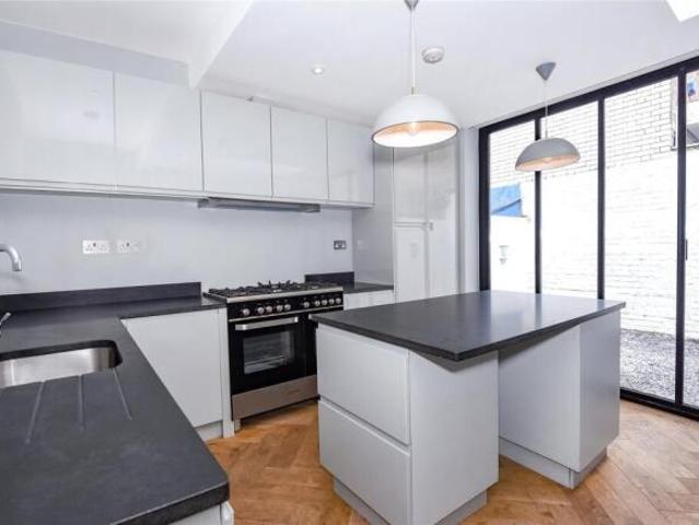 Cottage for rent in Wimbledon, Greater London