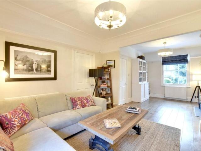 Terraced House for rent in Greenwich
