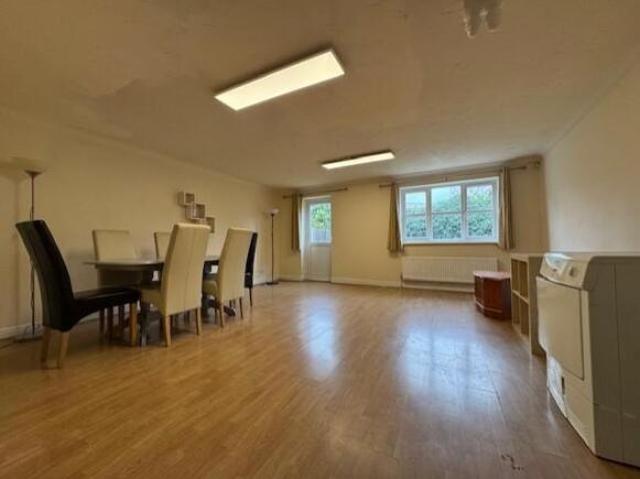 Cottage for rent in Cat Hill