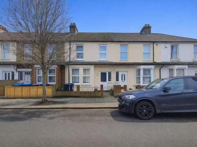 House for rent in Ponders End, Greater London